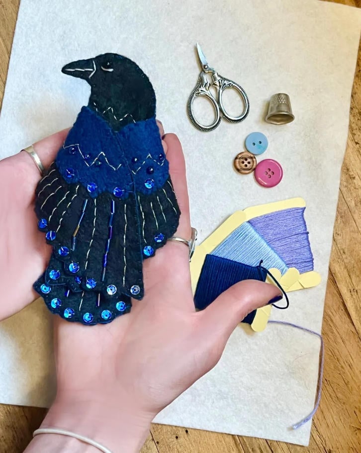 🔥Last Day 49% OFF -🖤 “Raven’s Keepsake – Guardian of Stitches”