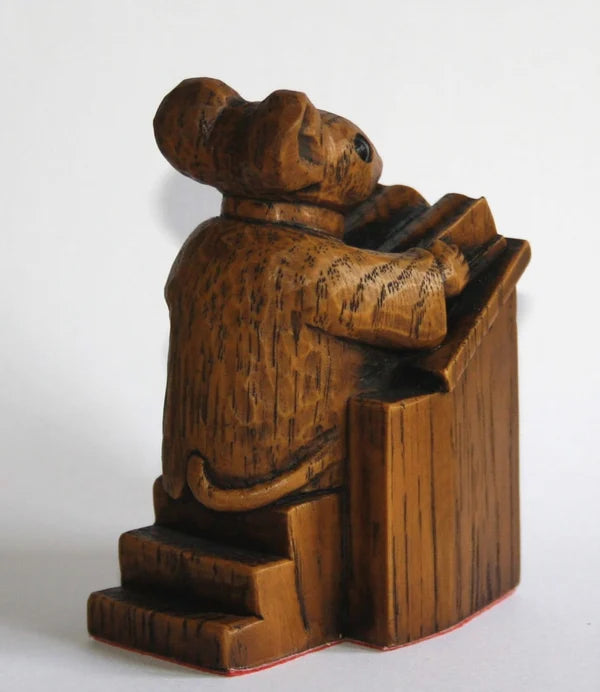 Church Mouse - The Vicar in the Pulpit