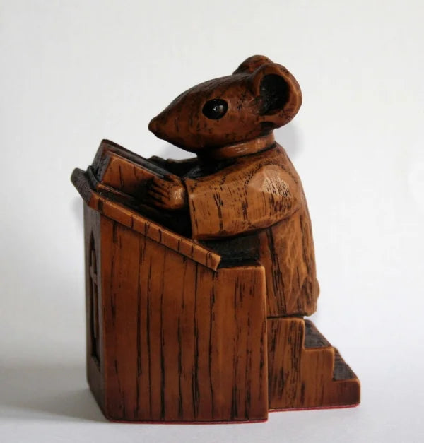 Church Mouse - The Vicar in the Pulpit