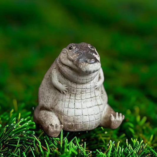 🐊  Chubby Mini Crocodile Resin Figurine – Cute Desk Pet & Cozy Home Decor Accent