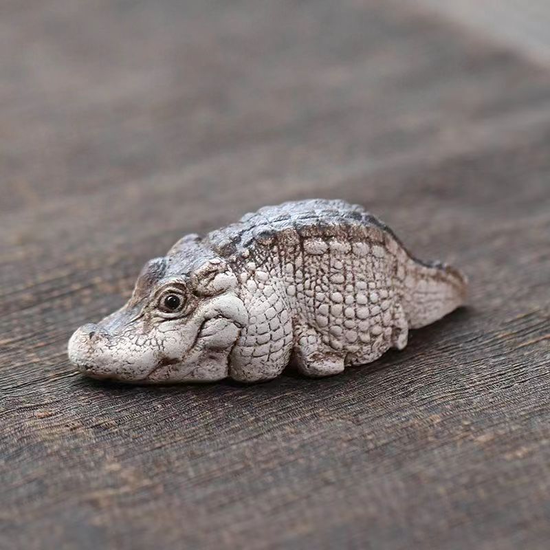 🐊  Chubby Mini Crocodile Resin Figurine – Cute Desk Pet & Cozy Home Decor Accent