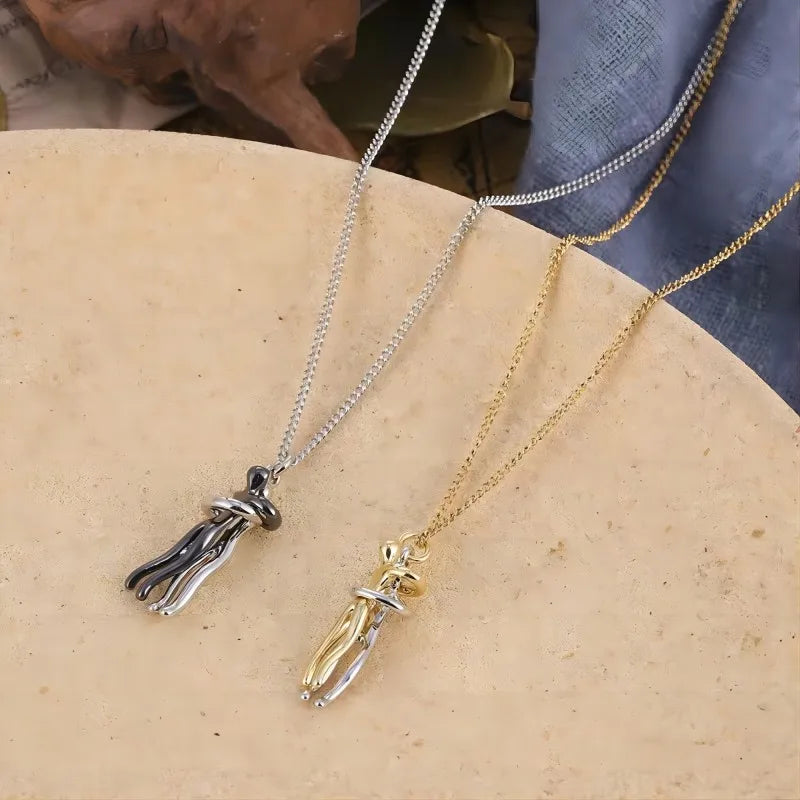 🏆35K+ SOLD! Couple's Hug Necklace（Gift box packaging🎁）