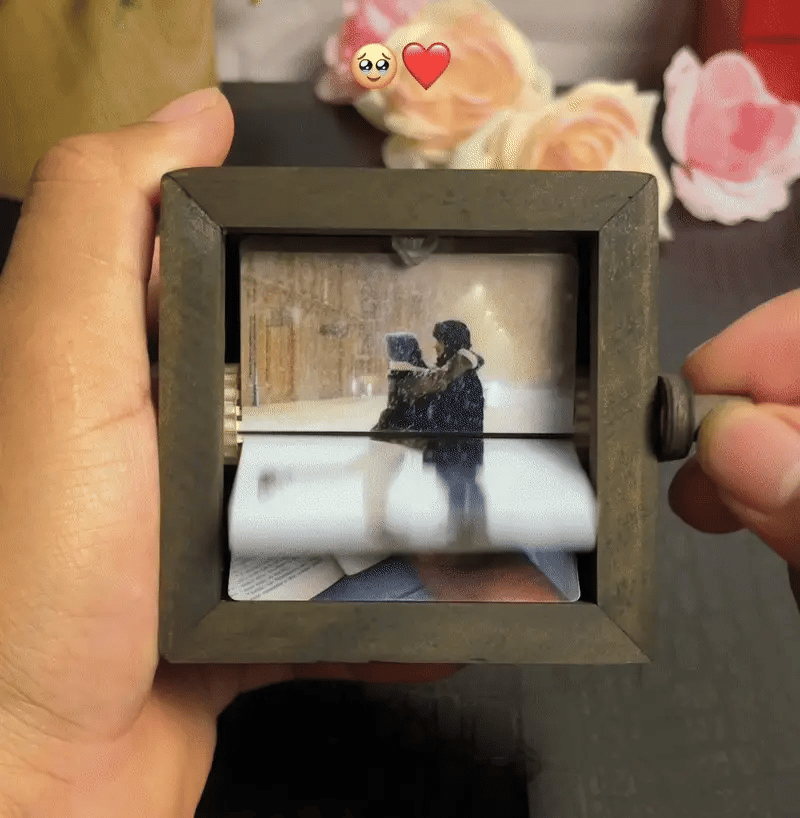 💞Hand-Crank Photo Box – Relive Your Favorite Memories❤️